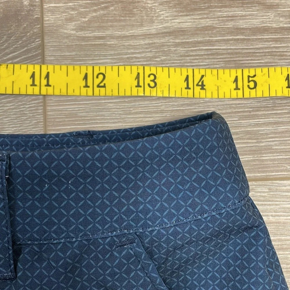 Greg Norman Women’s Flat Front Navy Geometric Print Golf Shorts 0 - Picture 5 of 16
